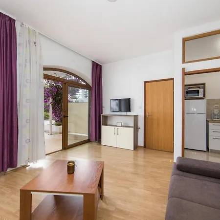 아파트 Aida Živogošće